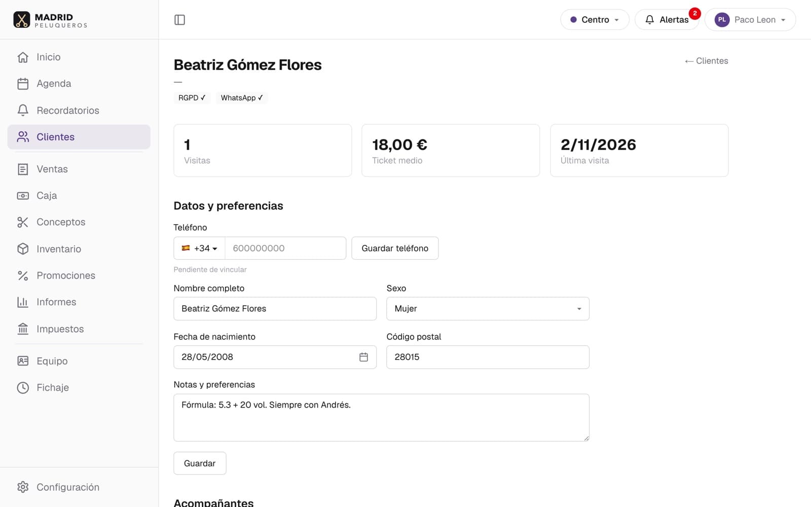 Ficha de cliente de HairOS: historial de visitas, notas con fórmula de color y consentimientos